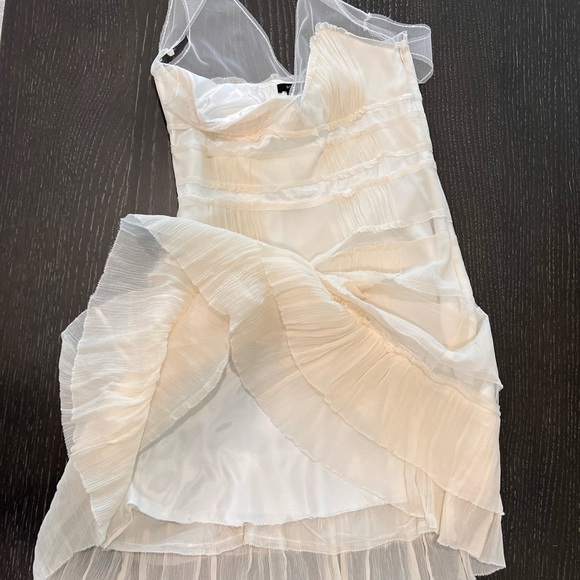 Stunning Ivory BCBG Max Azria Ivory tiered dress Sz 4 - Picture 3 of 9